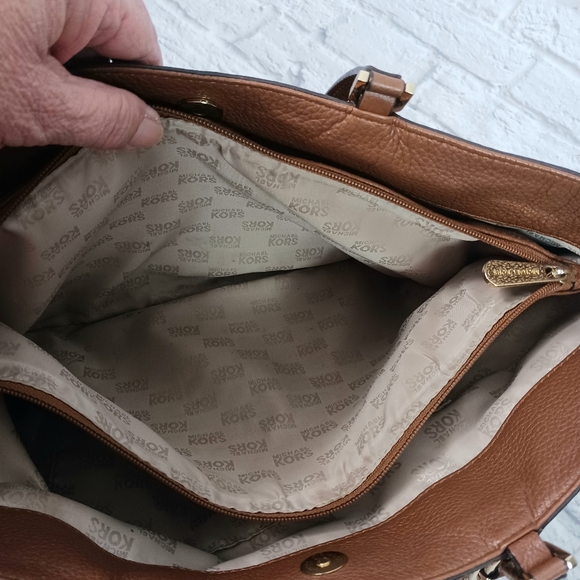 Michael Kors Acorn Harper brown pebbled leather bag - Picture 10 of 15